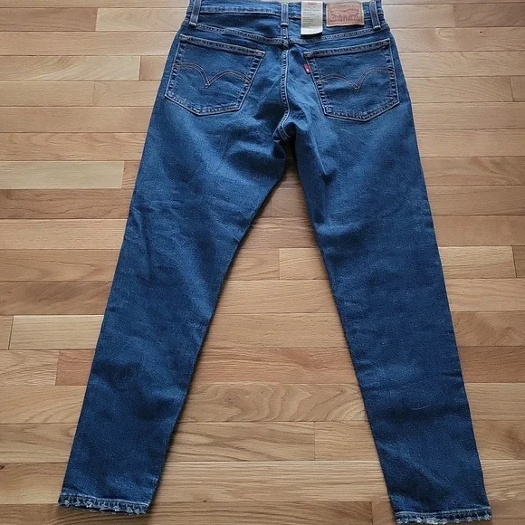 Levi's NWT - Wedgie Skinny Jeans - Medium Wash - 29" x 27" - Picture 5 of 8